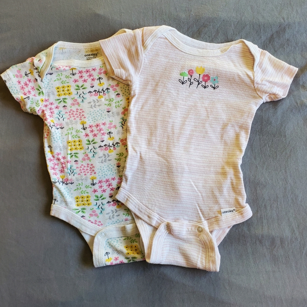 Set of 2 Oniesie Brand Baby Bodysuits 0-3 Months